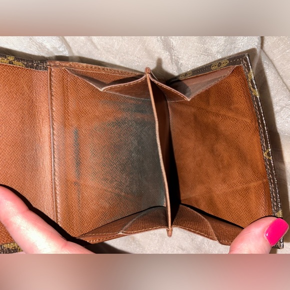 Louis Vuitton Vintage Trifold Compact Wallet. - Picture 7 of 8